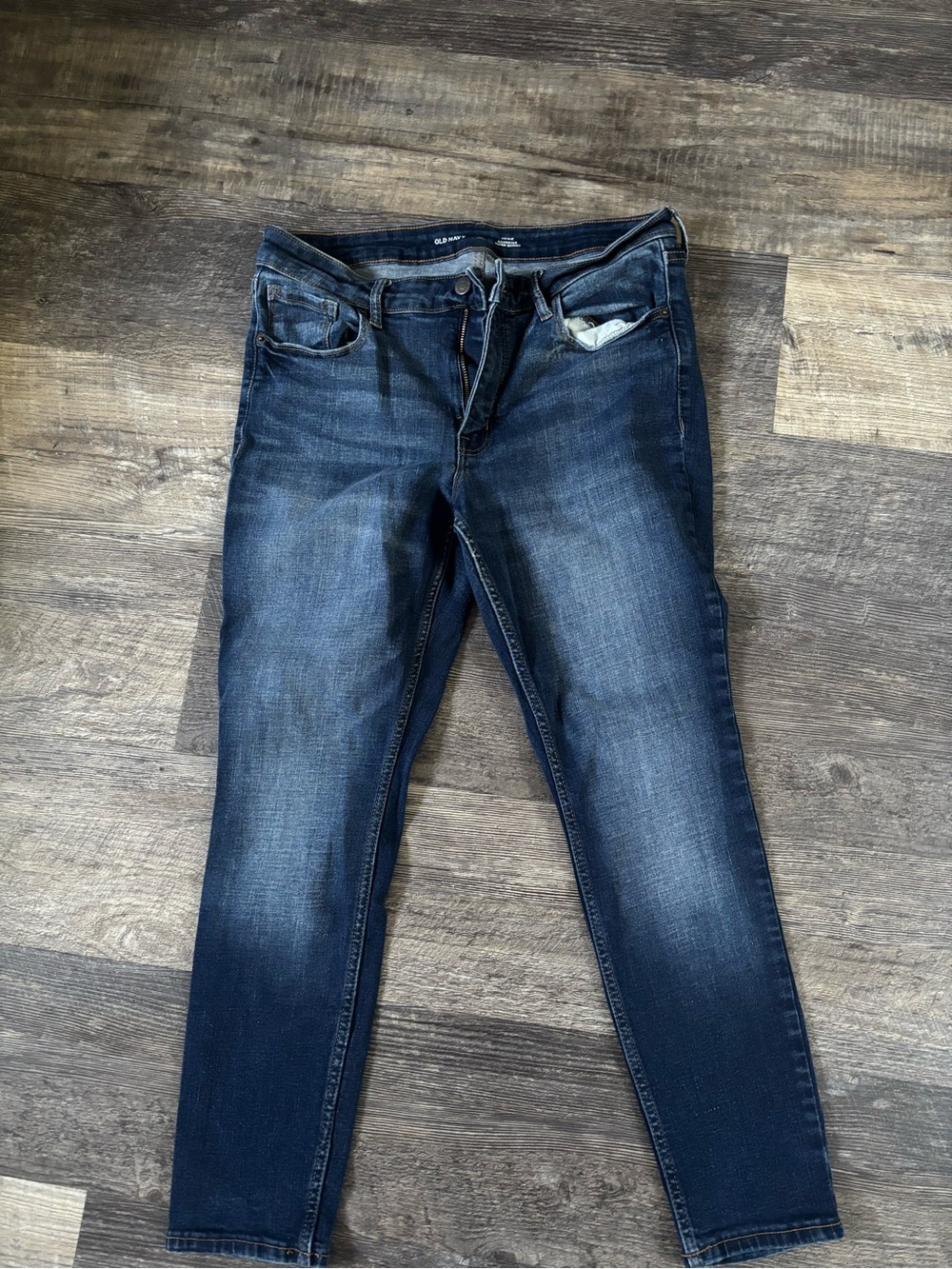 Old Navy Mid Rise Rockstar Super Skinny 12 Short